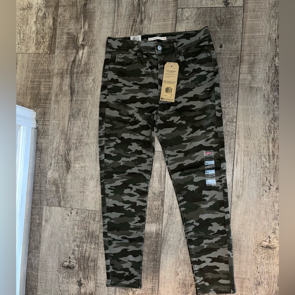 Levi’s High rise super skinny crop camo